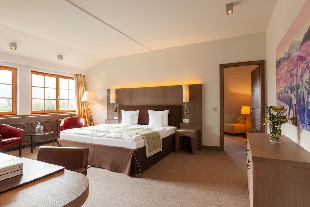 Schlosshotel Kitzbuehel A-Rosa Collection Exteriör bild A typical hotel room