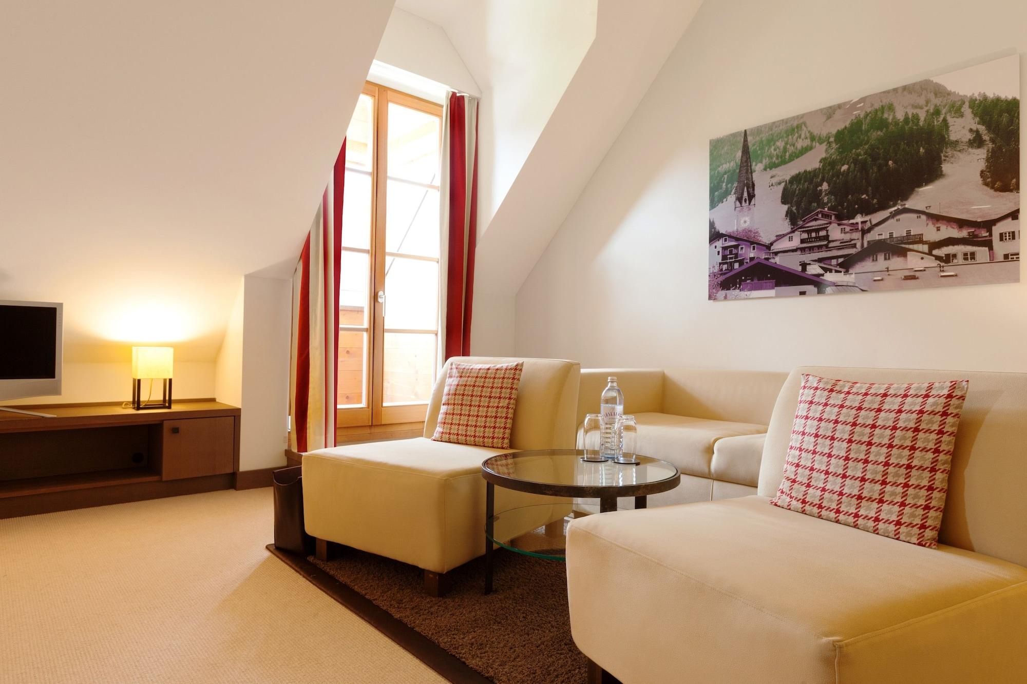 Schlosshotel Kitzbuehel A-Rosa Collection Exteriör bild A suite at the Hotel de la Couronne
