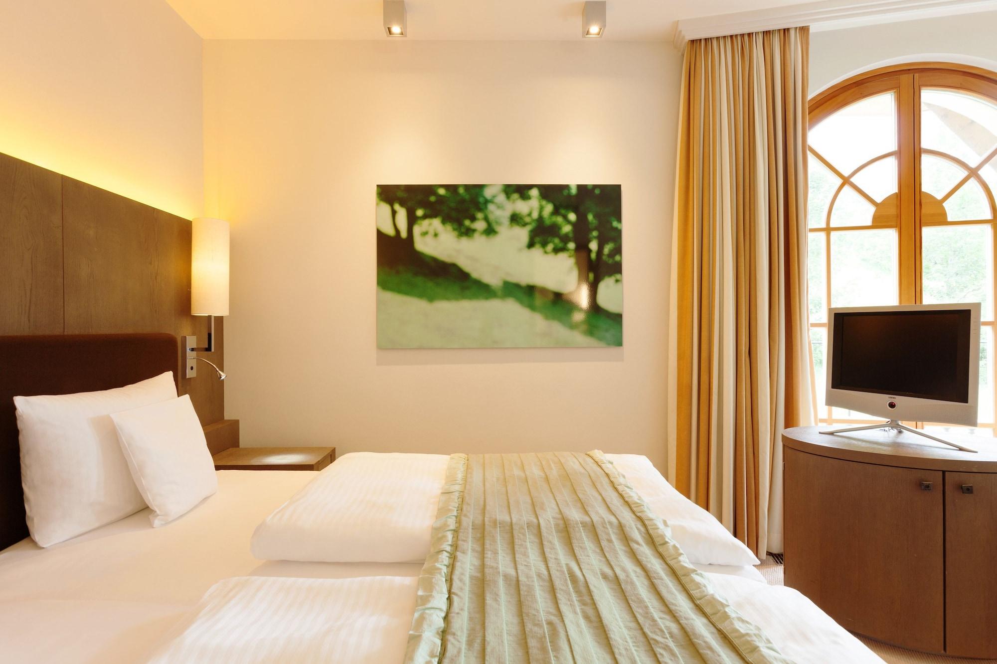 Schlosshotel Kitzbuehel A-Rosa Collection Exteriör bild A room at the Hotel Waldhaus Flims