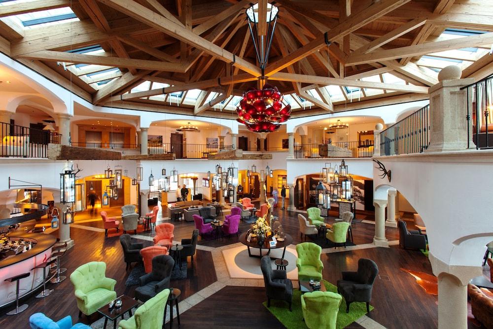 Schlosshotel Kitzbuehel A-Rosa Collection Exteriör bild The lobby of the hotel