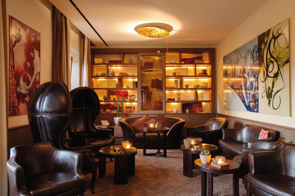 Schlosshotel Kitzbuehel A-Rosa Collection Exteriör bild The Library