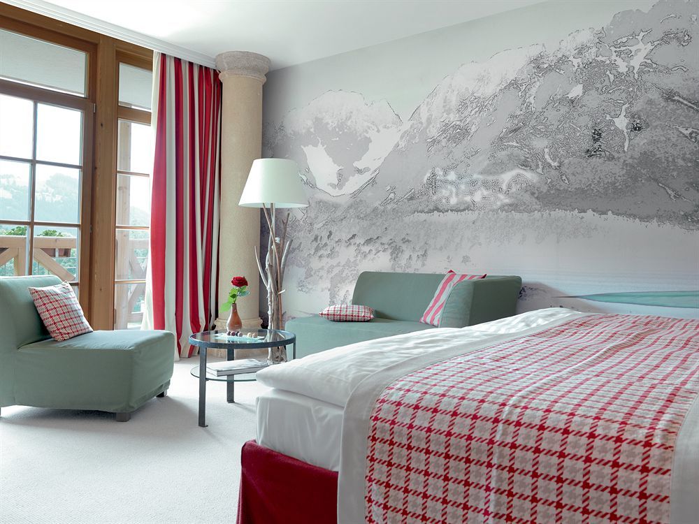 Schlosshotel Kitzbuehel A-Rosa Collection Exteriör bild A room at the Hotel Schatzalp