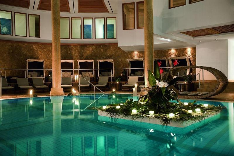 Schlosshotel Kitzbuehel A-Rosa Collection Exteriör bild The spa at the Hotel