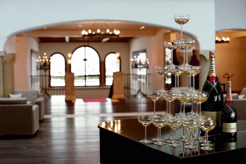 Schlosshotel Kitzbuehel A-Rosa Collection Exteriör bild The interior of the winery